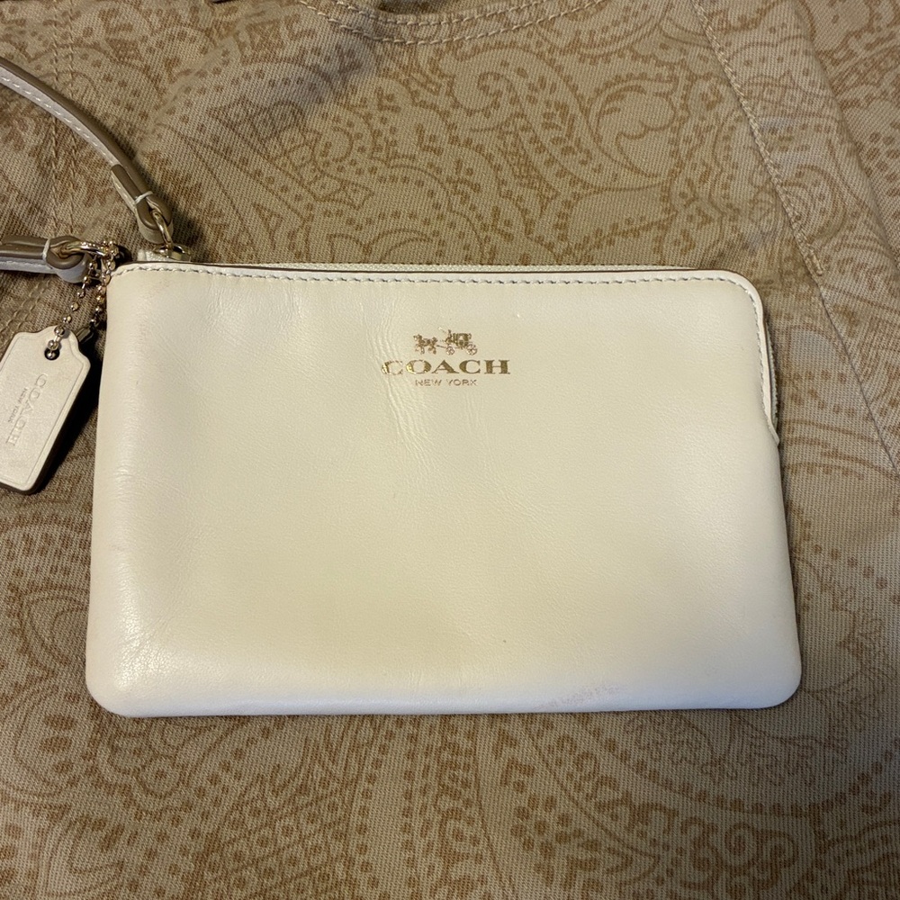 Coach Corner Zip Wristlet in Ivory EUC
